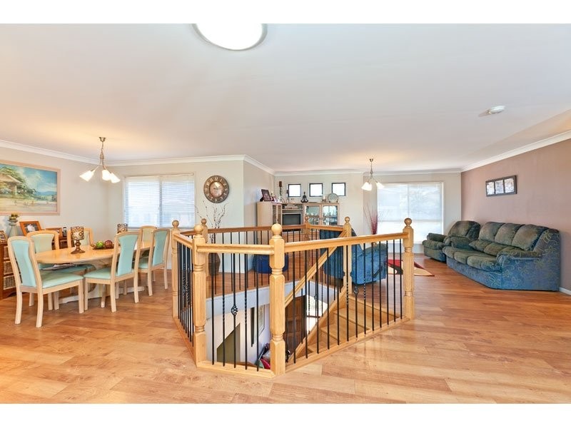 13 Lindeman Place, Redland Bay QLD 4165