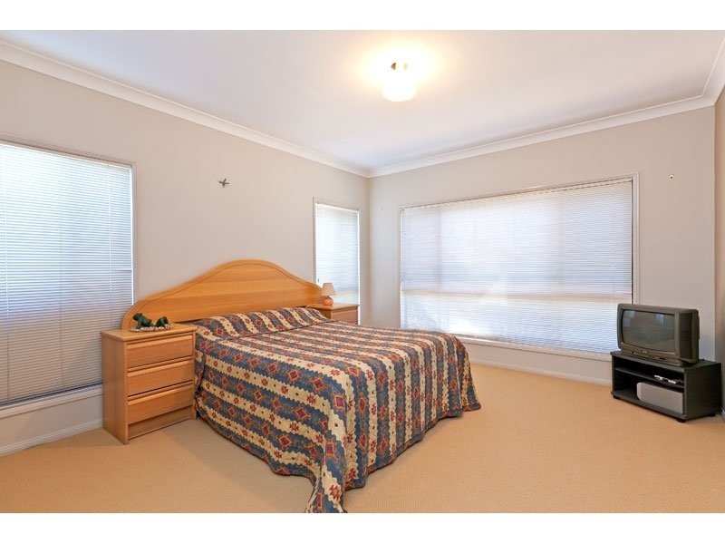 13 Lindeman Place, Redland Bay QLD 4165