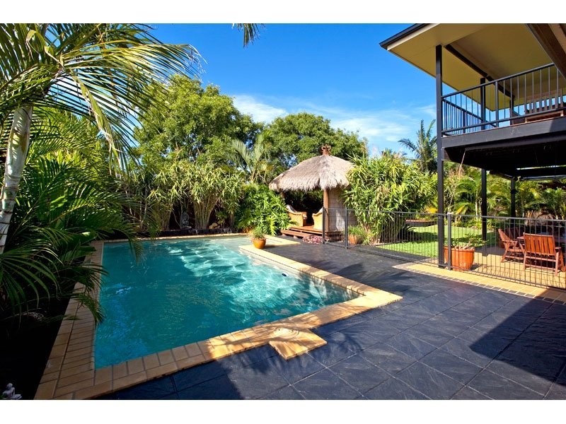 2 Seagrass Place, Redland Bay QLD 4165