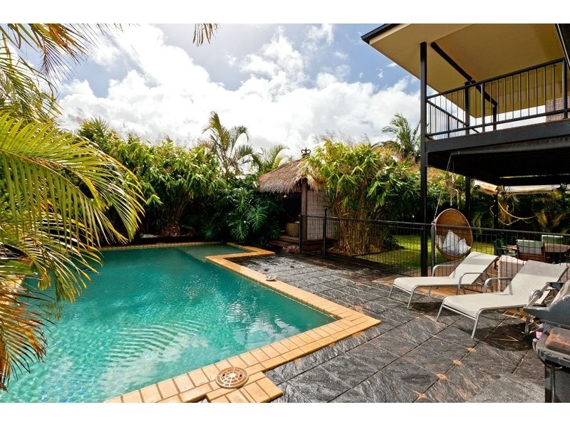 2 Seagrass Place, Redland Bay QLD 4165