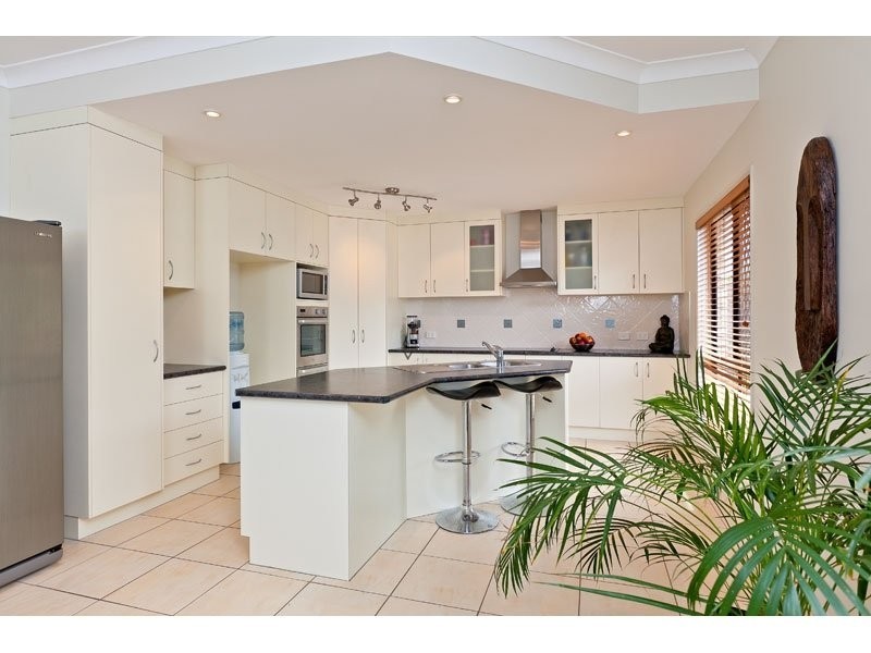 2 Seagrass Place, Redland Bay QLD 4165