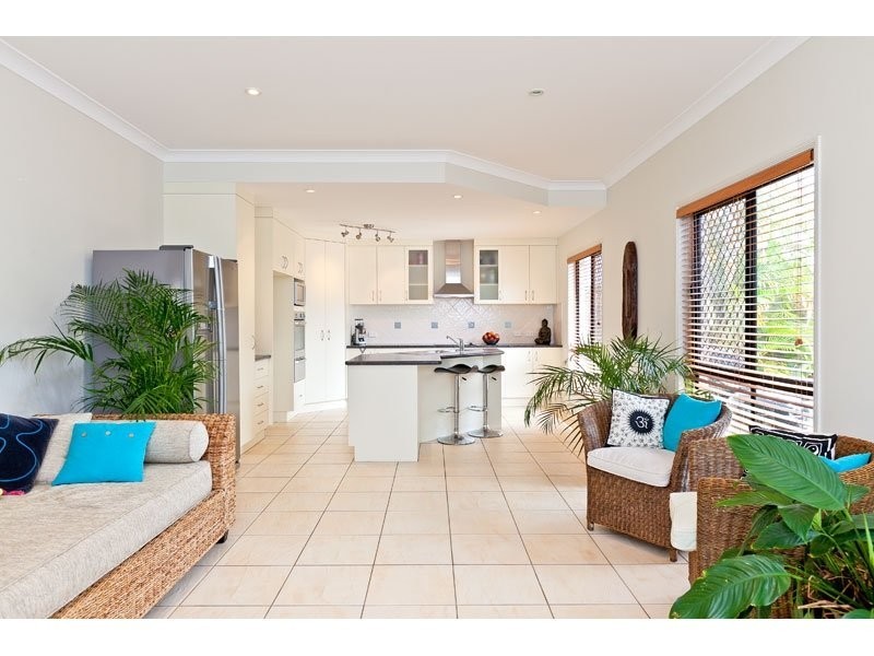 2 Seagrass Place, Redland Bay QLD 4165