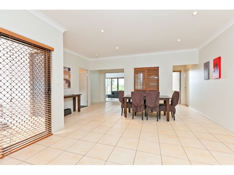2 Seagrass Place, Redland Bay QLD 4165