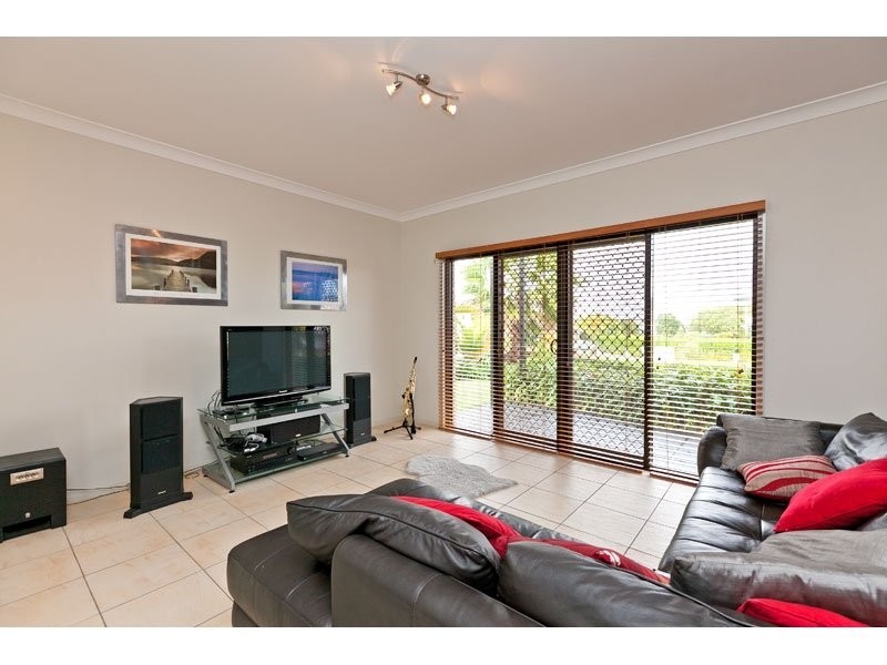 2 Seagrass Place, Redland Bay QLD 4165