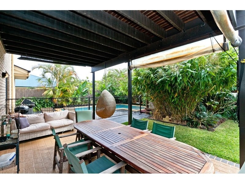 2 Seagrass Place, Redland Bay QLD 4165