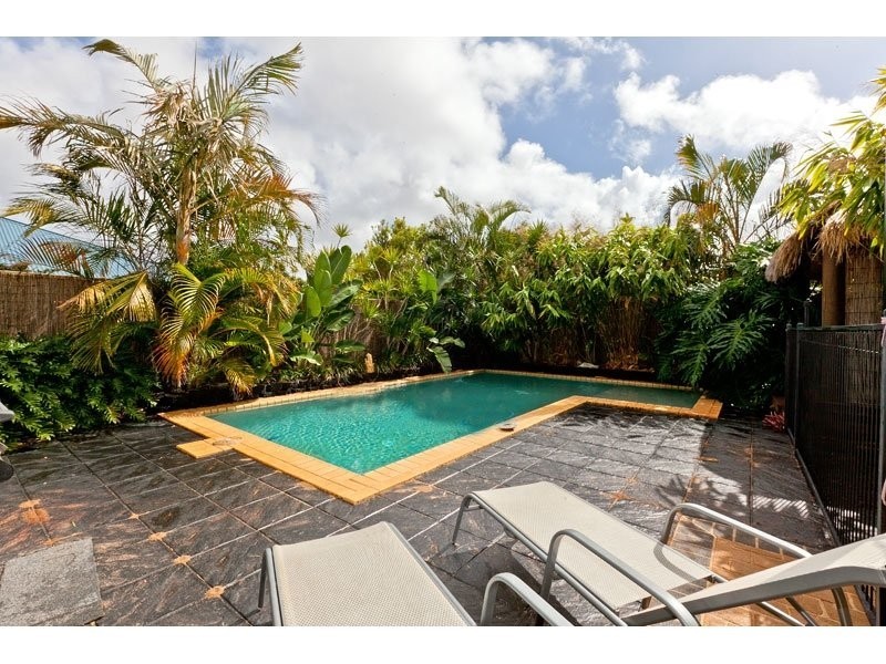 2 Seagrass Place, Redland Bay QLD 4165