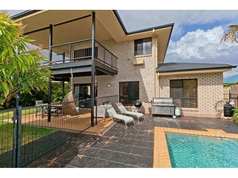 2 Seagrass Place, Redland Bay QLD 4165
