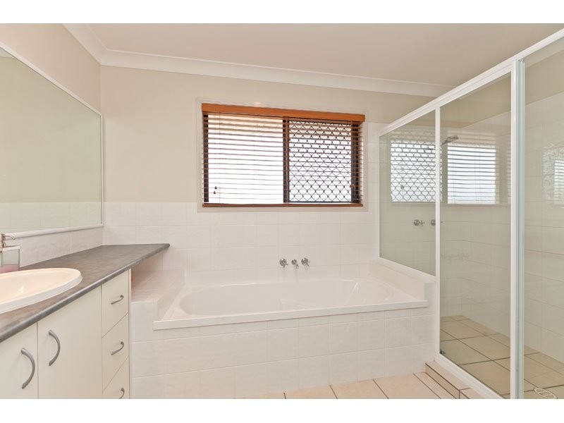 2 Seagrass Place, Redland Bay QLD 4165