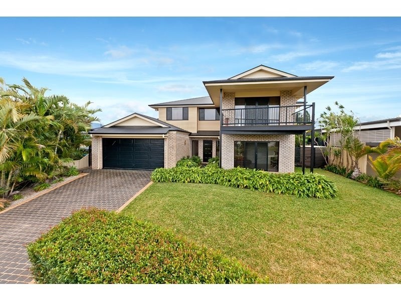 2 Seagrass Place, Redland Bay QLD 4165