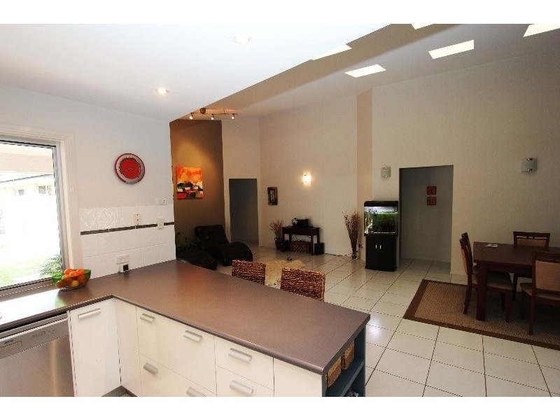 2 Zeus Court, Cleveland QLD 4163