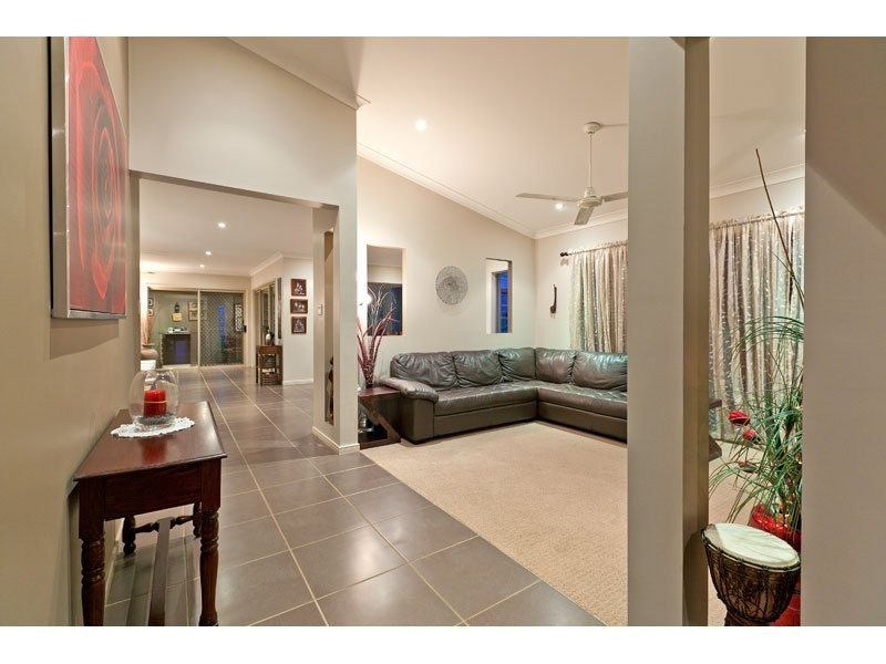 6 Newton Close, Redland Bay QLD 4165