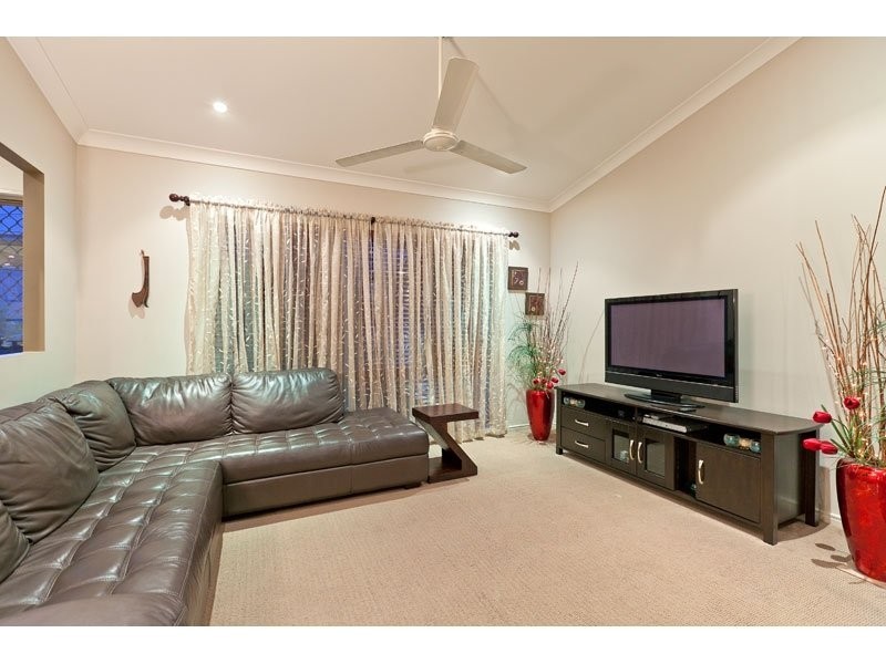 6 Newton Close, Redland Bay QLD 4165