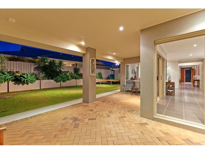 6 Newton Close, Redland Bay QLD 4165
