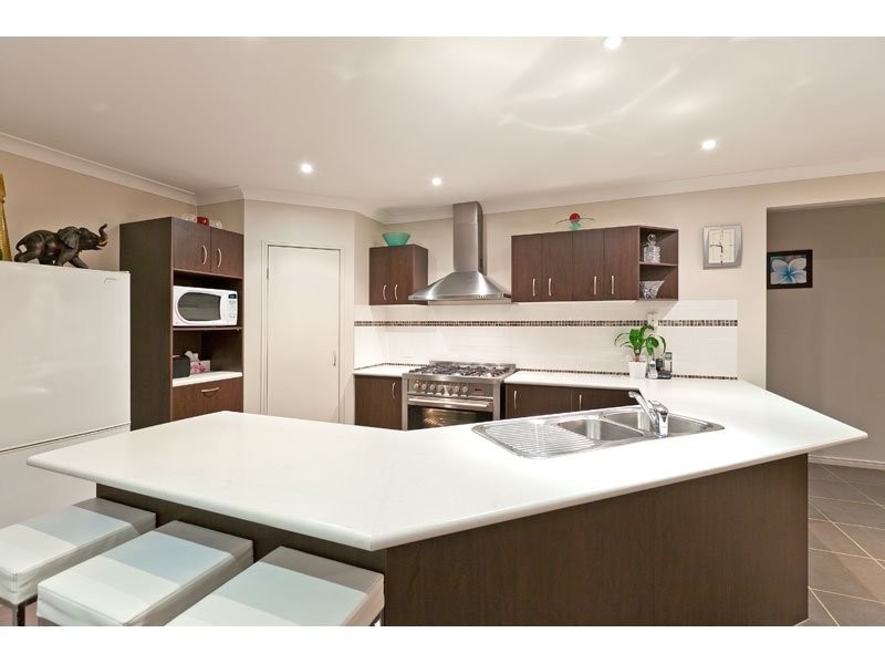 6 Newton Close, Redland Bay QLD 4165