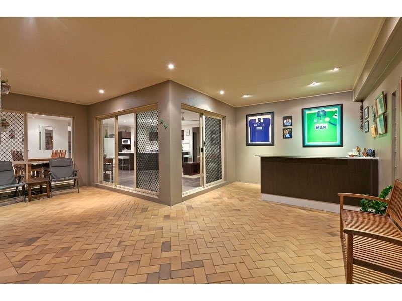 6 Newton Close, Redland Bay QLD 4165