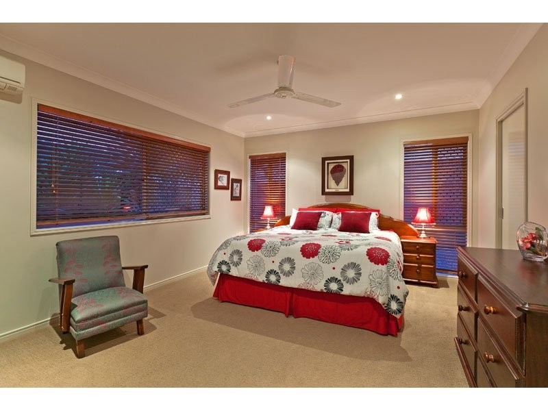 6 Newton Close, Redland Bay QLD 4165