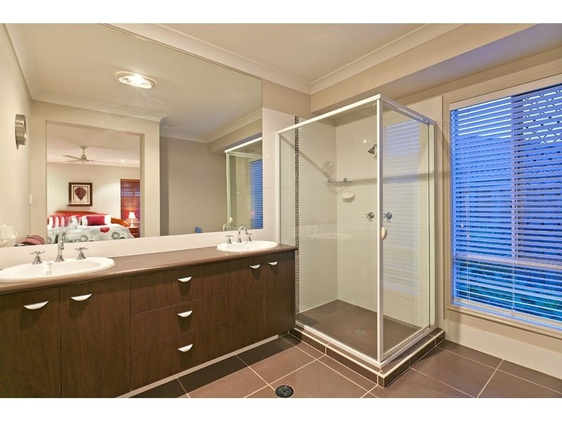 6 Newton Close, Redland Bay QLD 4165