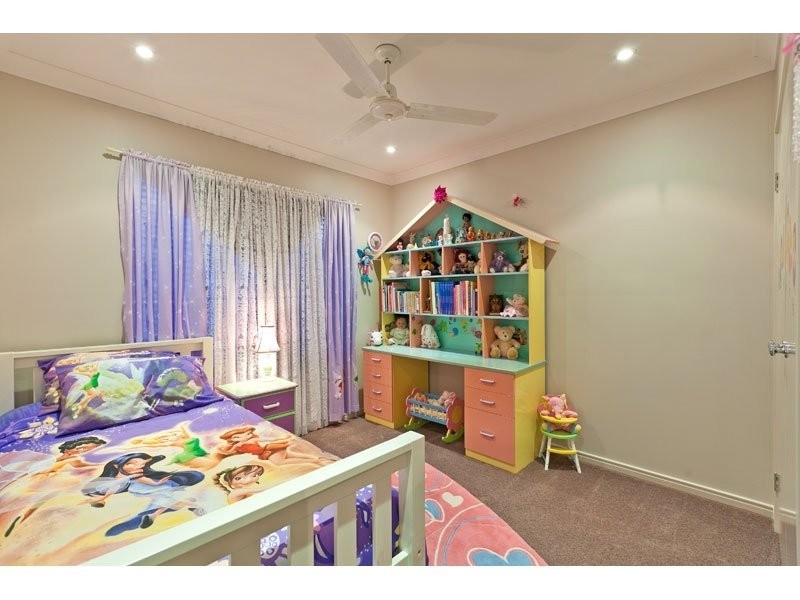 6 Newton Close, Redland Bay QLD 4165