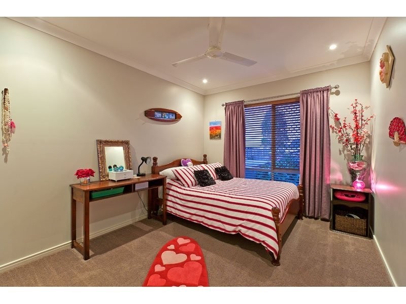 6 Newton Close, Redland Bay QLD 4165