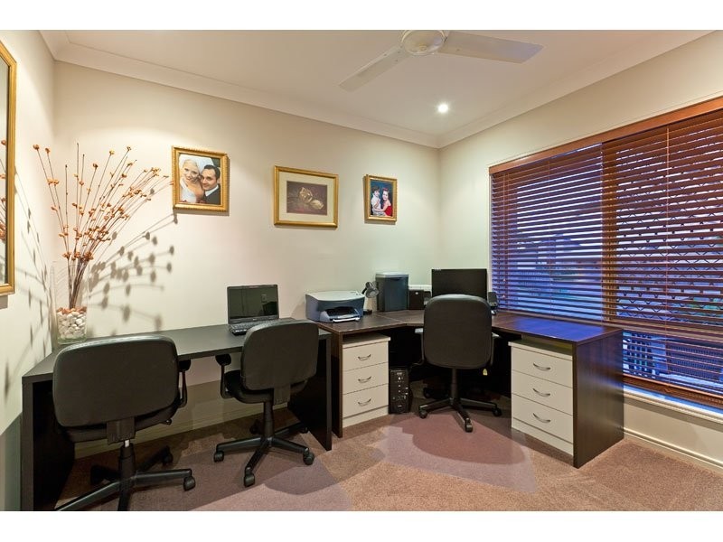 6 Newton Close, Redland Bay QLD 4165