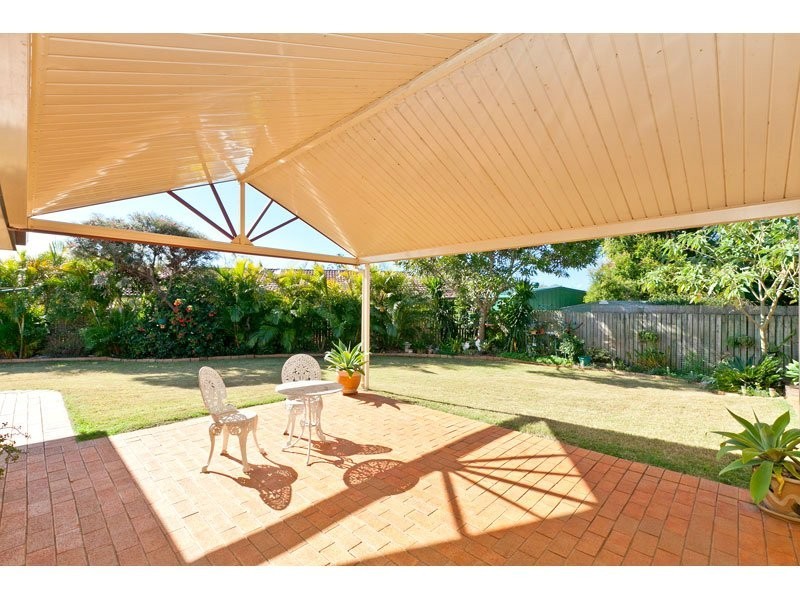 5 Gleneagles Crt, Redland Bay QLD 4165
