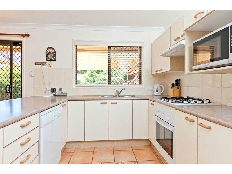 5 Gleneagles Crt, Redland Bay QLD 4165