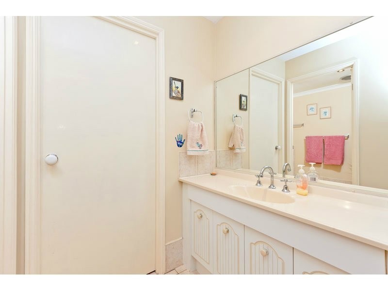 5 Gleneagles Crt, Redland Bay QLD 4165