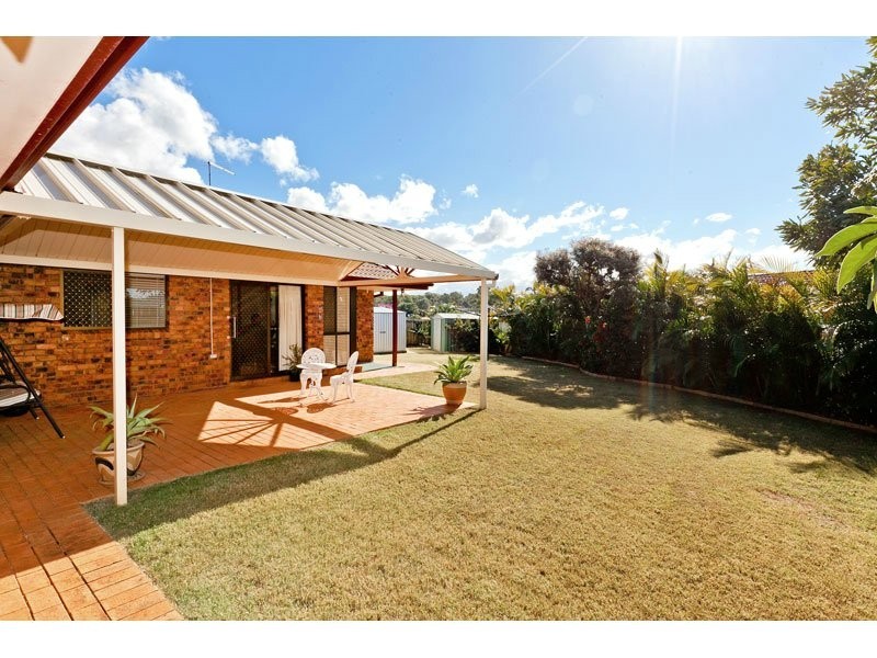 5 Gleneagles Crt, Redland Bay QLD 4165