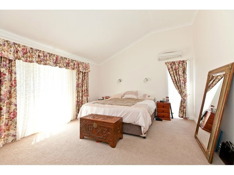 1 Zephyr Court, Birkdale QLD 4159