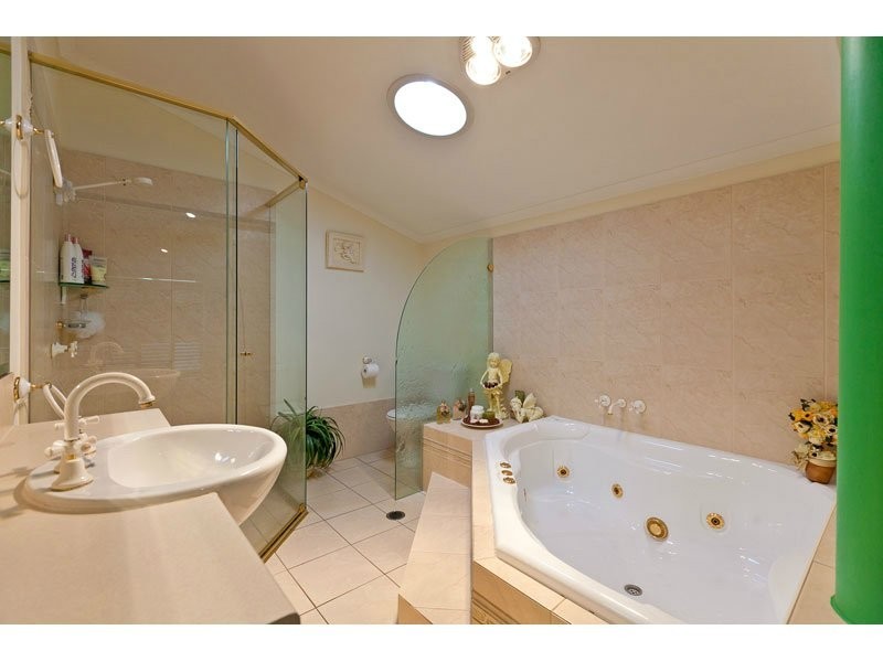 4 St. Ives Court, Redland Bay QLD 4165