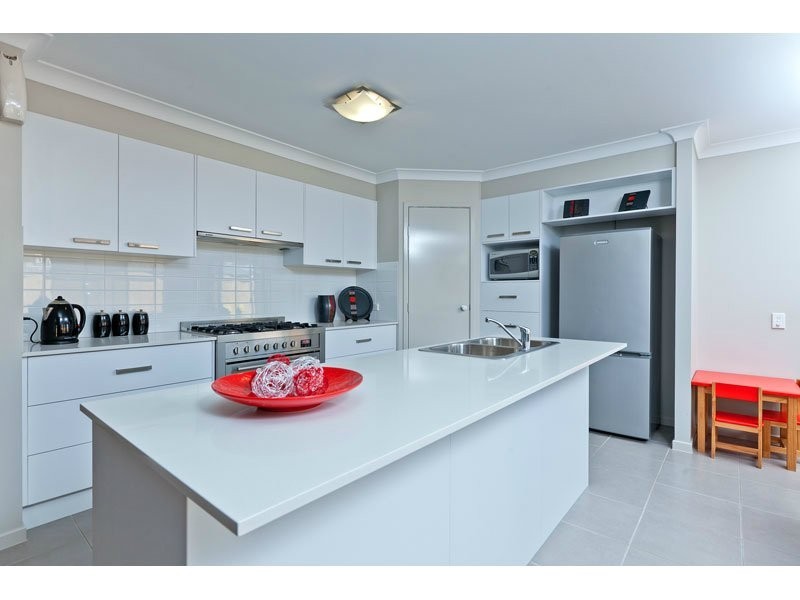 24 Unwin Road, Redland Bay QLD 4165