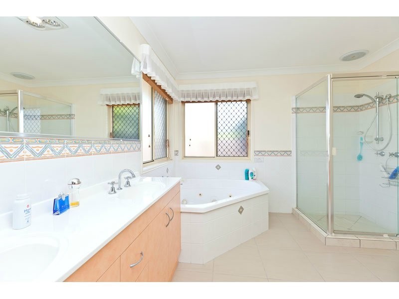 13 Attenborough Circuit, Redland Bay QLD 4165