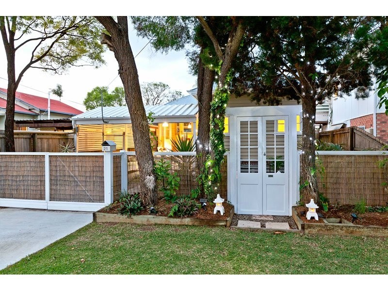 21 Daniel Street, Lota QLD 4179