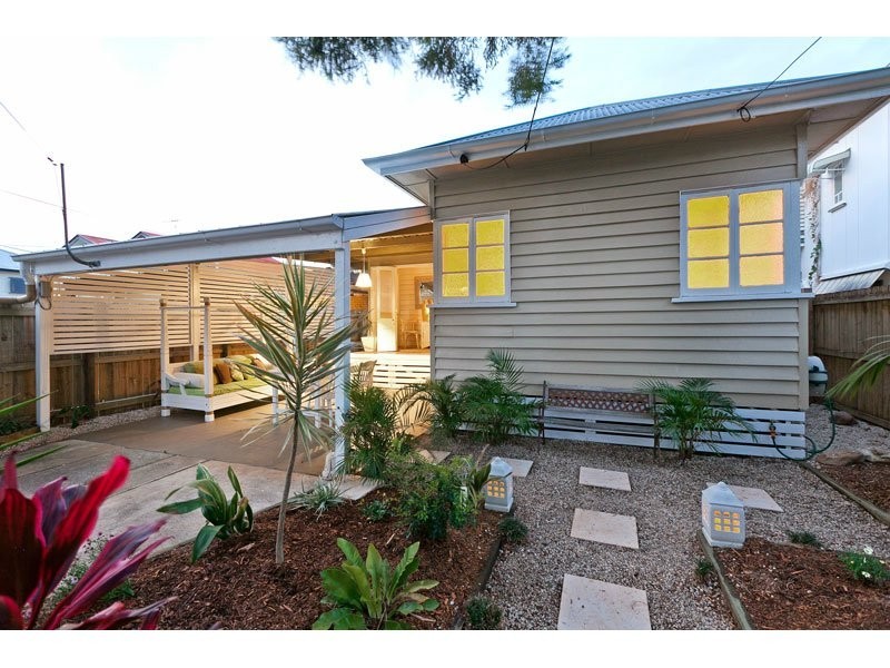 21 Daniel Street, Lota QLD 4179