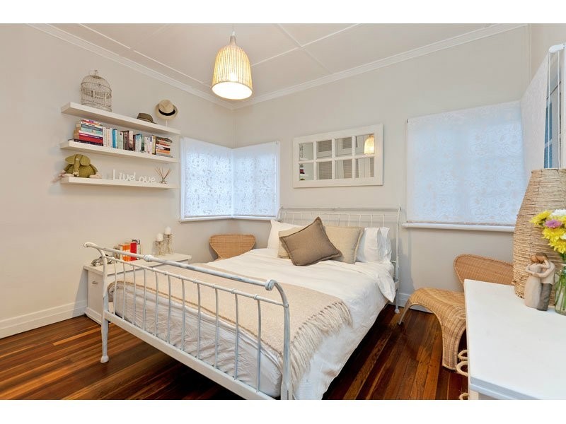 21 Daniel Street, Lota QLD 4179