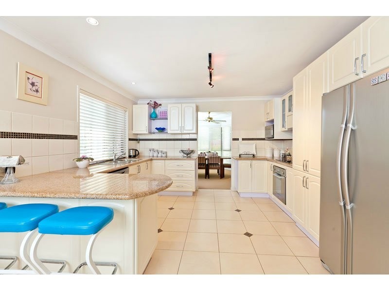 98 Island Street, Cleveland QLD 4163