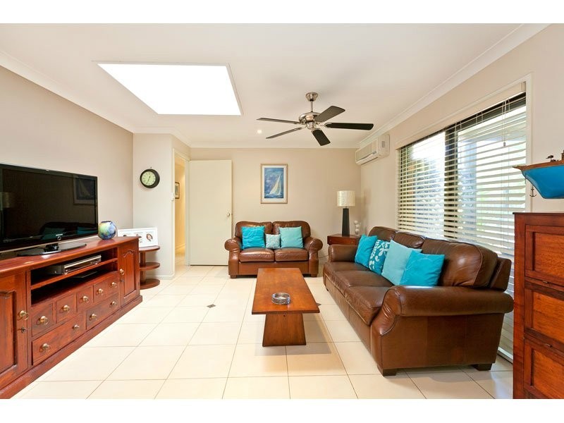 98 Island Street, Cleveland QLD 4163