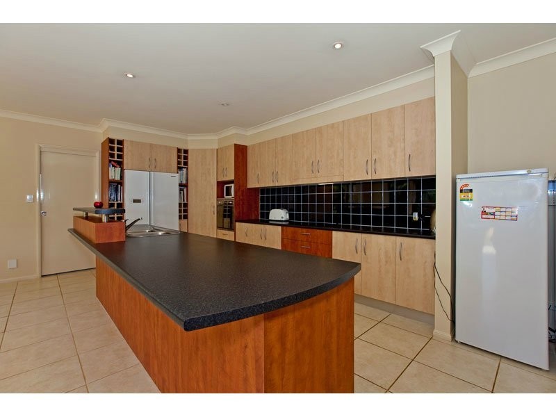 16 Irwin Place, Redland Bay QLD 4165