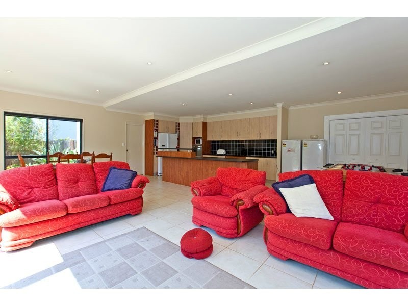 16 Irwin Place, Redland Bay QLD 4165