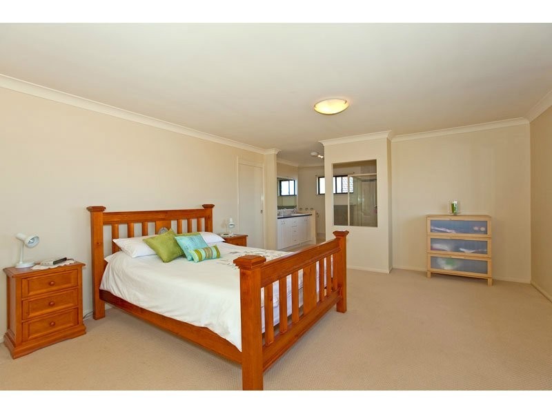 16 Irwin Place, Redland Bay QLD 4165