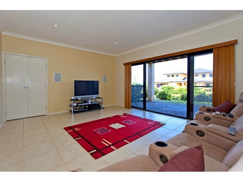 16 Irwin Place, Redland Bay QLD 4165