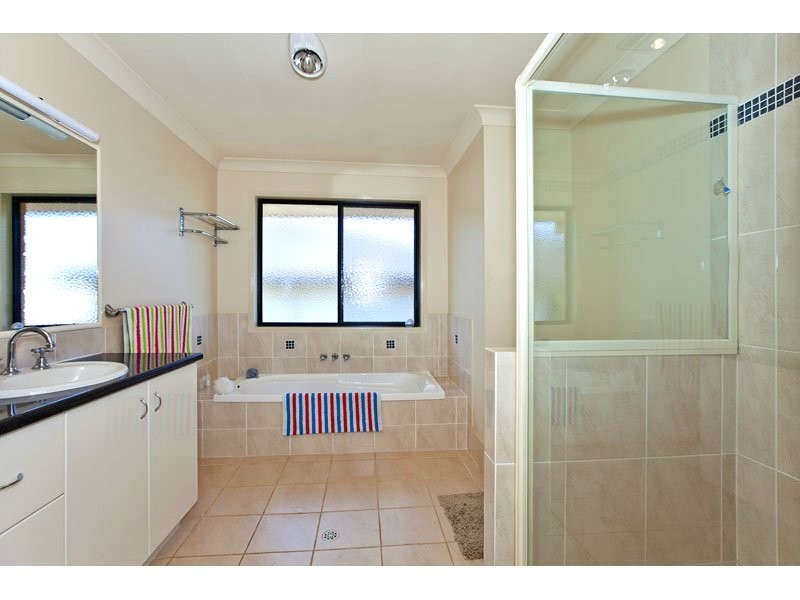 16 Irwin Place, Redland Bay QLD 4165