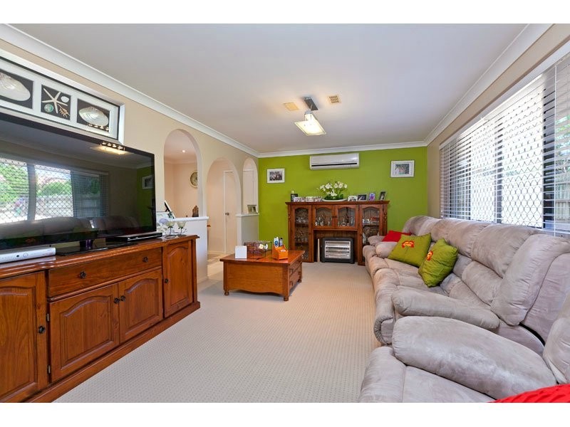 8 Penguin Street, Wellington Point QLD 4160