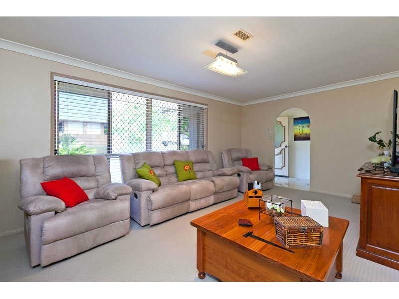 8 Penguin Street, Wellington Point QLD 4160