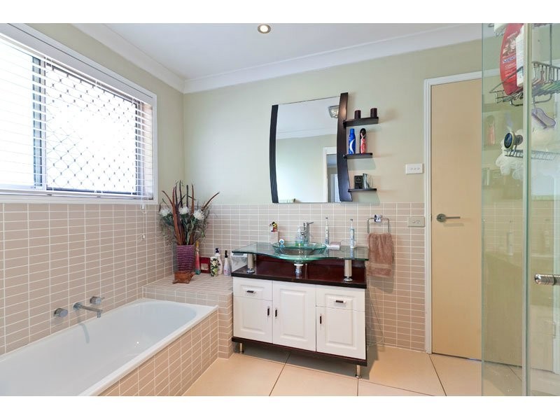 8 Penguin Street, Wellington Point QLD 4160