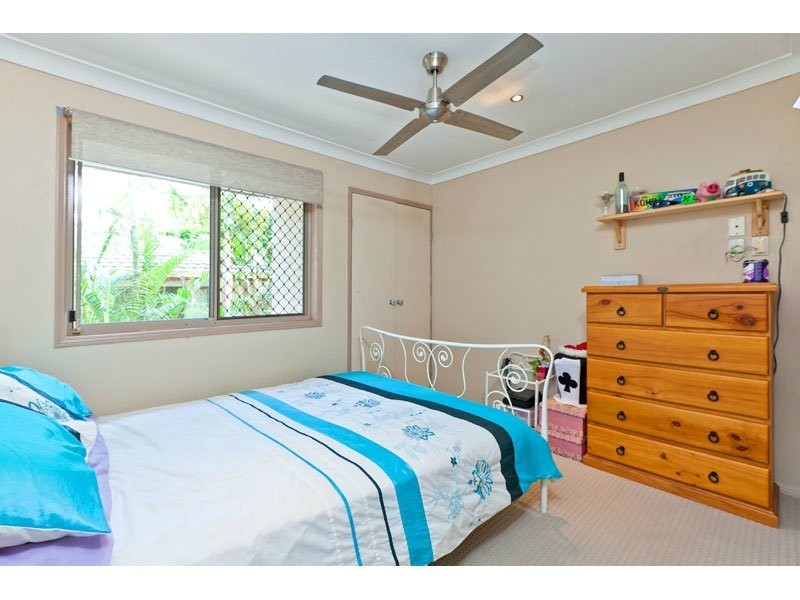 8 Penguin Street, Wellington Point QLD 4160