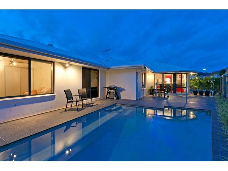 82 Ebony Crescent, Redland Bay QLD 4165