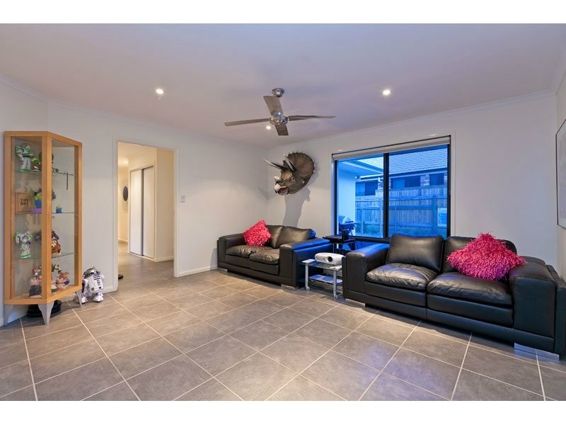82 Ebony Crescent, Redland Bay QLD 4165