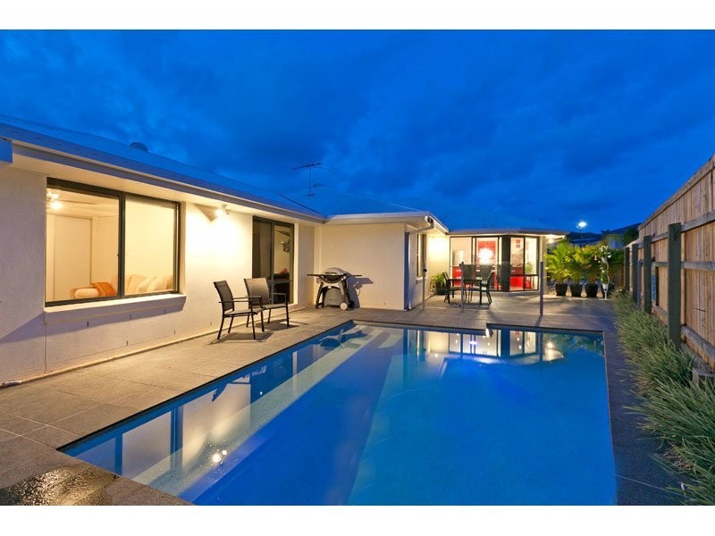 82 Ebony Crescent, Redland Bay QLD 4165