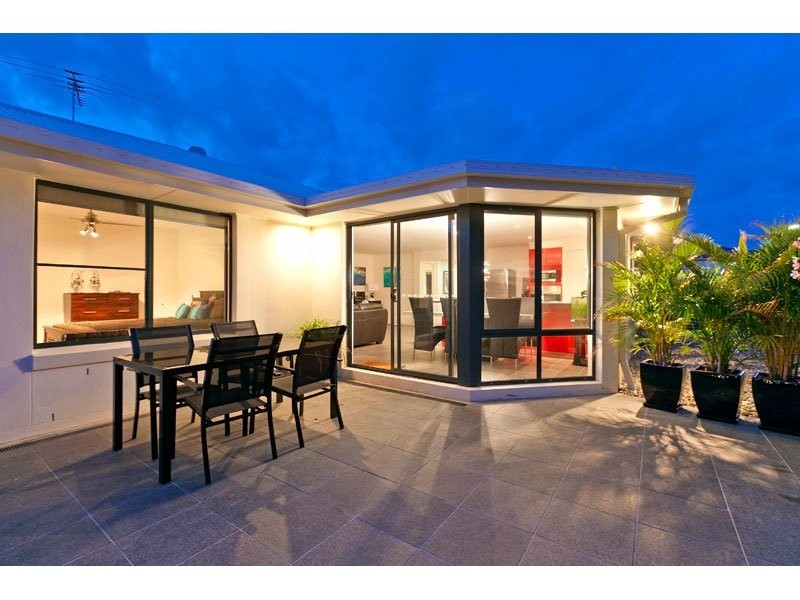 82 Ebony Crescent, Redland Bay QLD 4165